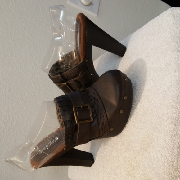 Bumper Women's Clogs - Picture 1 of 15